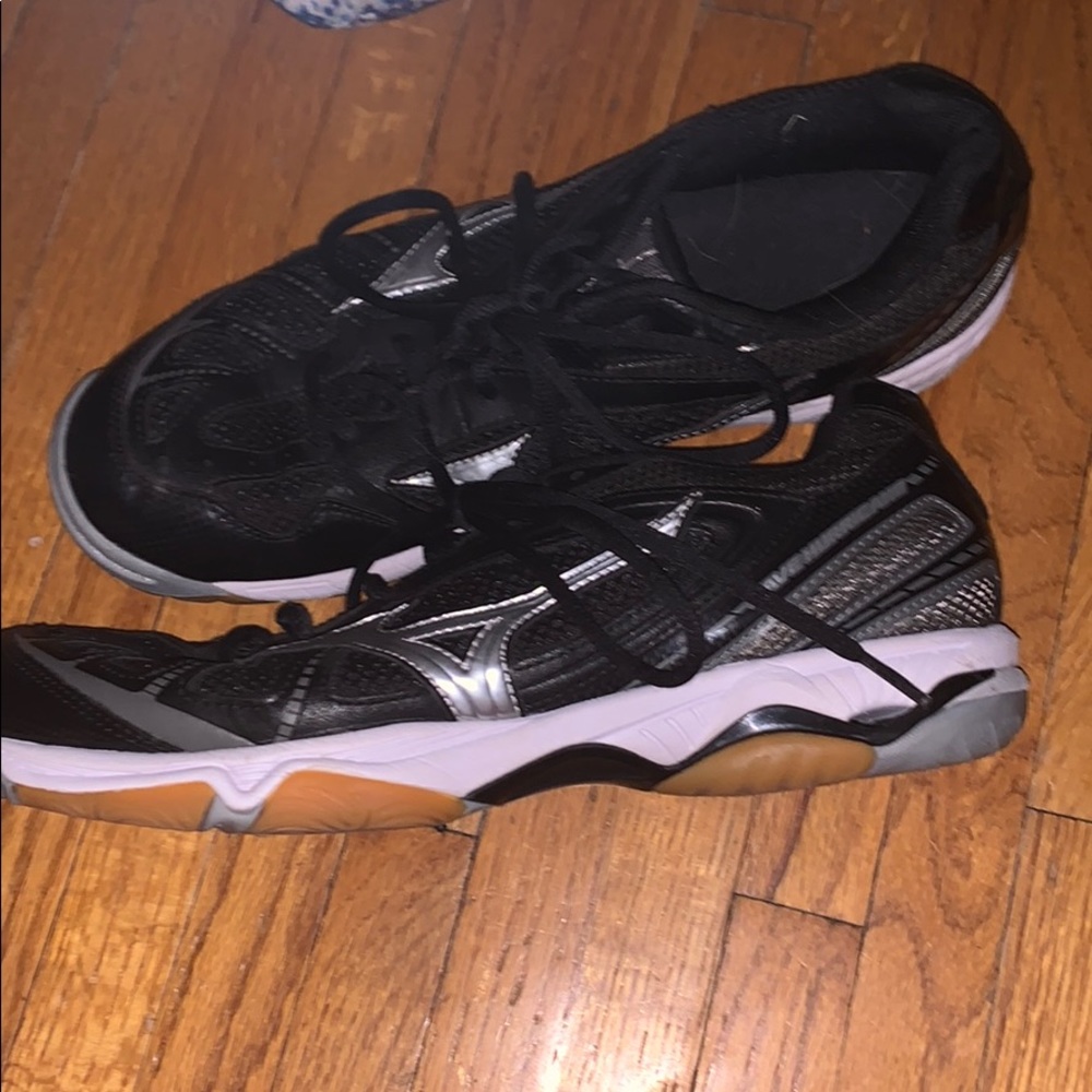 Mizuno volleyball shoes
